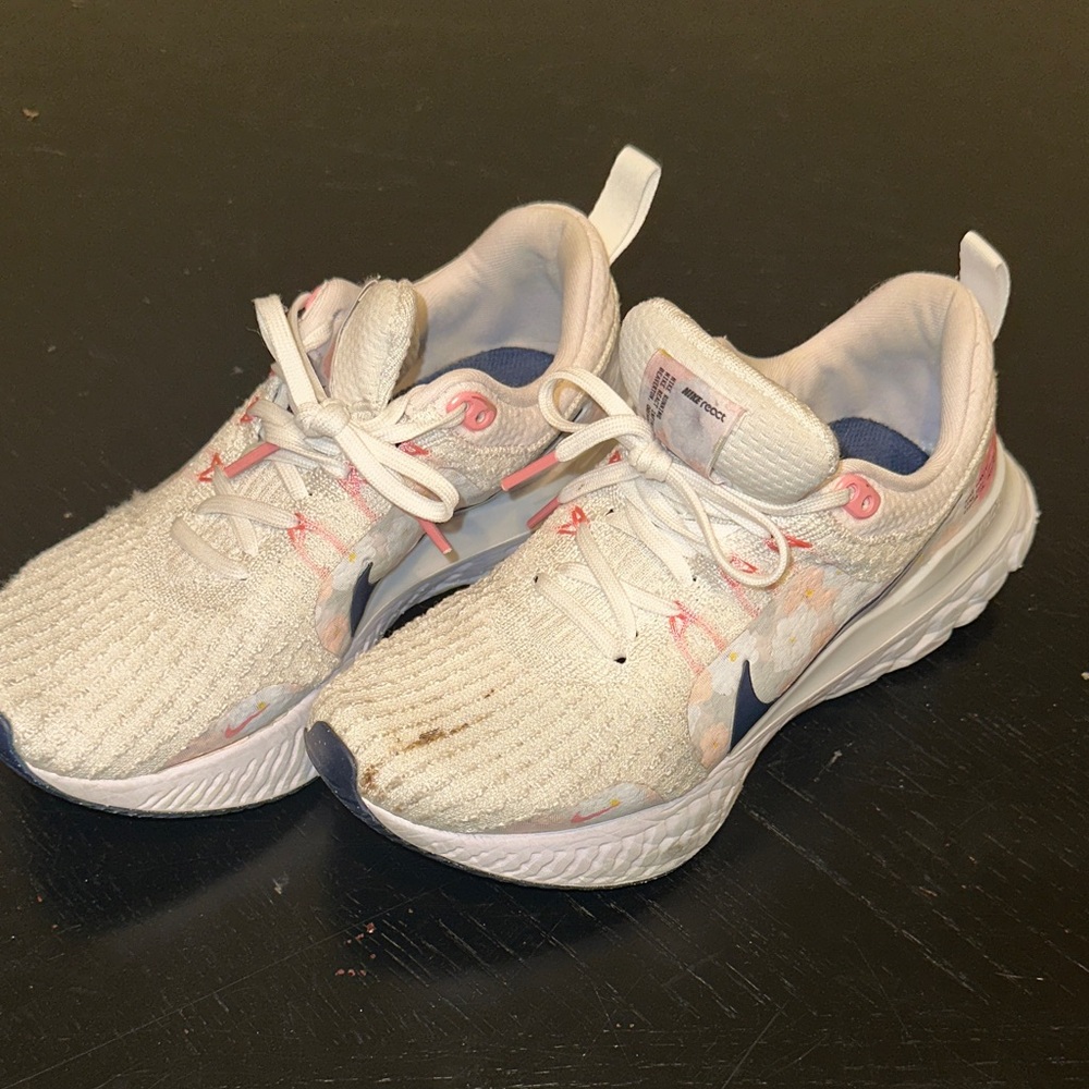 Nike White and Pink Women's Sneakers